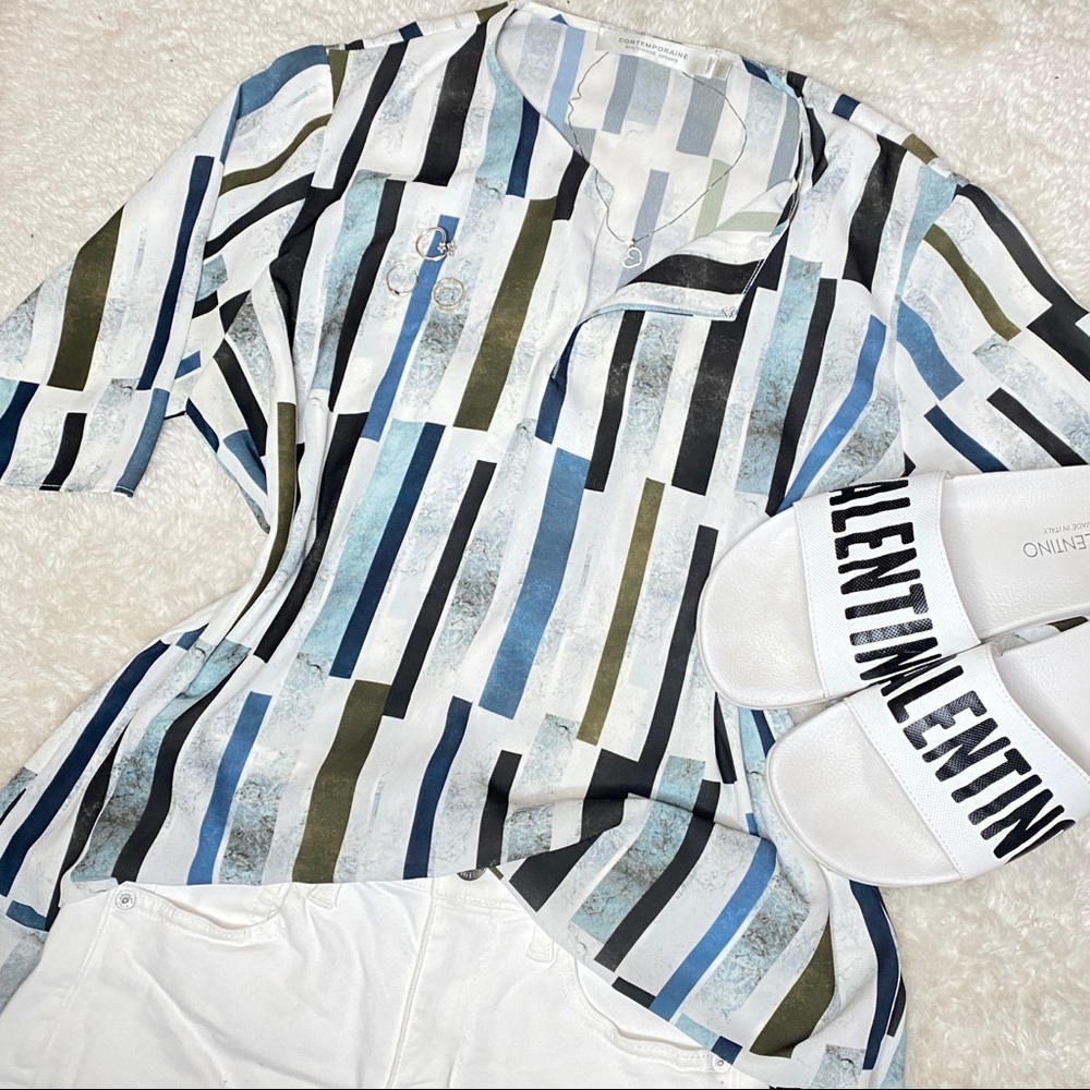 NWOT Simons White, Blue & Gray Rectangle Pattern Short Sleeve High Low Blouse